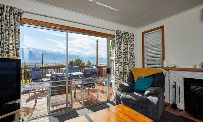 Kaikoura House | Bayview Vista - Kaikoura Holiday Home