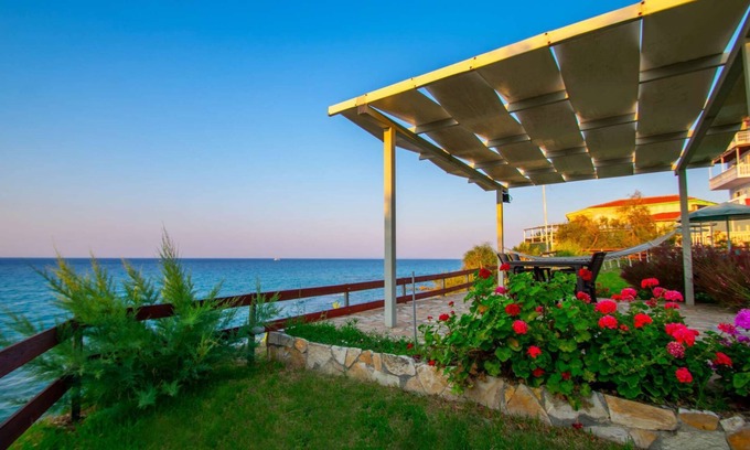 Amoudi Apartment | Baywatch 8 apt right on the water