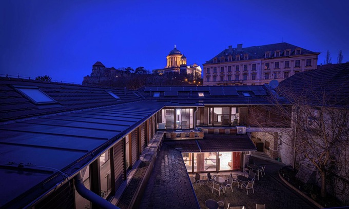 Esztergom House | Bazilika alatt Panzió