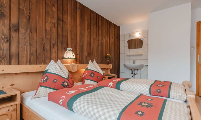 Schonbach Villa | Beautiful villa for 11 guests with WIFI, TV, terrace and panoramic view