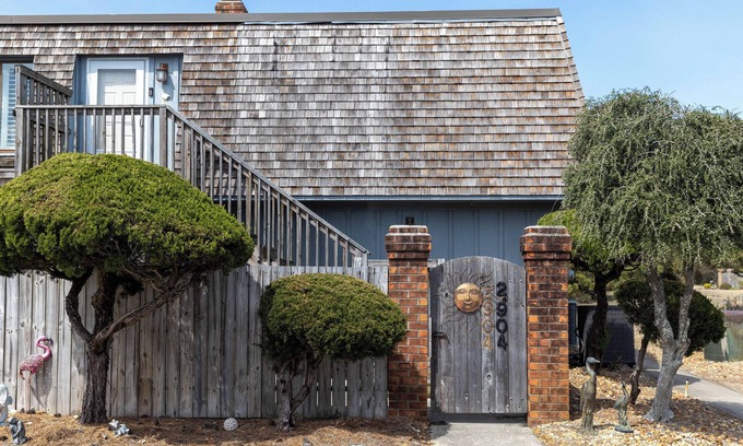 Kitty Hawk Condo | Beach Access - Cozy 2-BD Pet Friendly Kitty Hawk Condo with pool, W&D, tennis