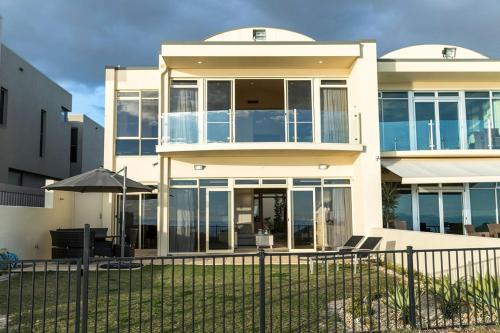 Tennyson House | Beach Bliss - Ocean Views - Private Beach Access