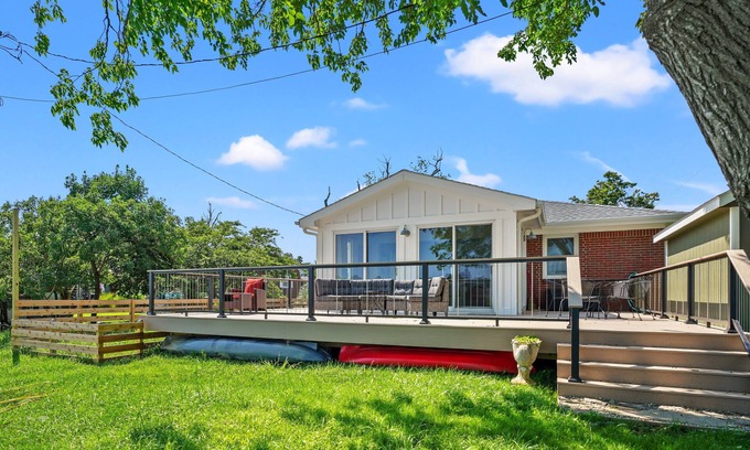 Deep Hole House | Beach Bungalow - Pet friendly cottage w/Amazing views!