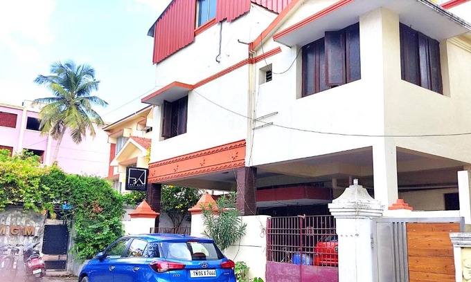 Mylapore Tiruvallikk House | Beach Church Temple US Consulate Apollo Hospital