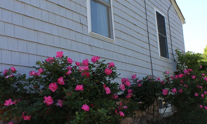 Westerly House | Beach Cottage 1 Mile From Weekapaug & Misquamicut