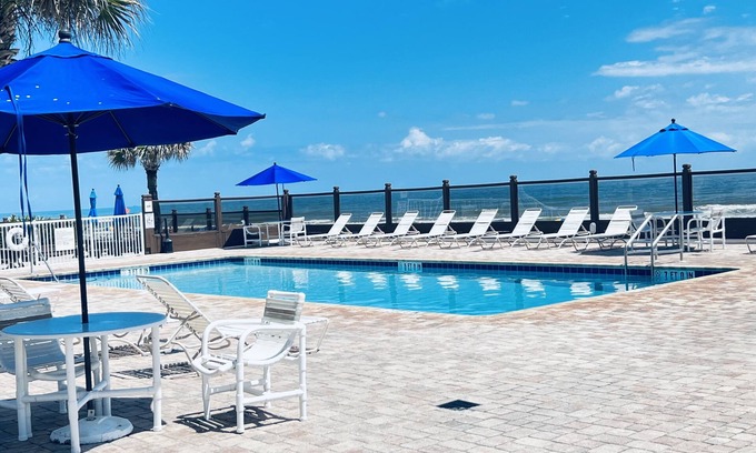Bostwick Park Condo | Beach DAZE Hideaway : Modern Studio Condo near The Beach