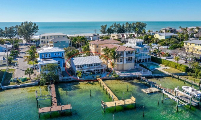 Bradenton Beach House | Beach+Dock+Pool+2 SUPs+2 Kayaks+Fishing+Water Views,Duplex,140 steps to Beach