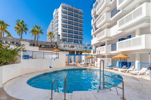 Torrequebrada Apartment | Beach Escape with Pool and Parking