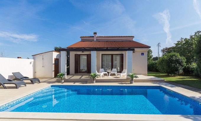 Liznjan House | Beach front home in Pula