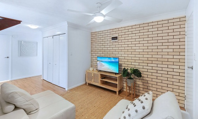 Buddina Villa | Beach front, Ocean views "Dog Welcome"