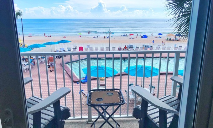 Lenox Park Condo | Beach Front Studios in Daytona Beach