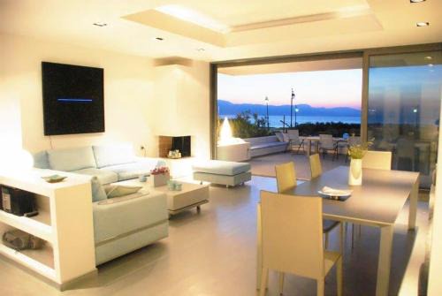 Loutraki Villa | Beach Front Villa in Loutraki