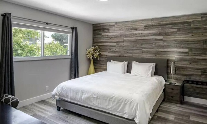 Palm Beach Shores Condo | π΄ Beach Getaway | Hot Tub | Pets OK! | Fire Pit | WiFi π΄