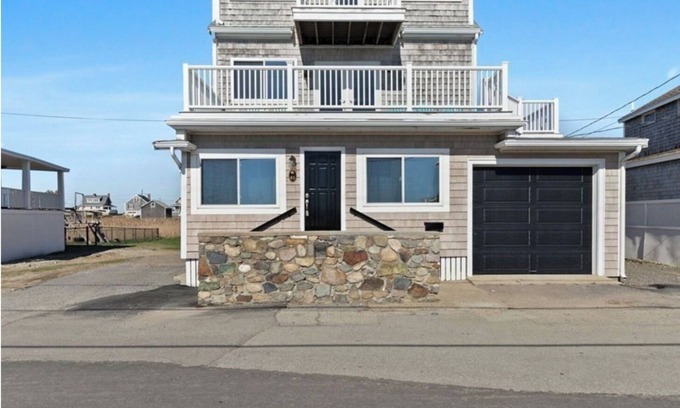 Scituate House | Beach Getaway on Scituate Harbor