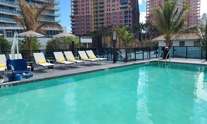 Lauderdale Beach Hotel | Beach Getaway! Spacious Unit, Steps to Beach, Pool, Valet Parking