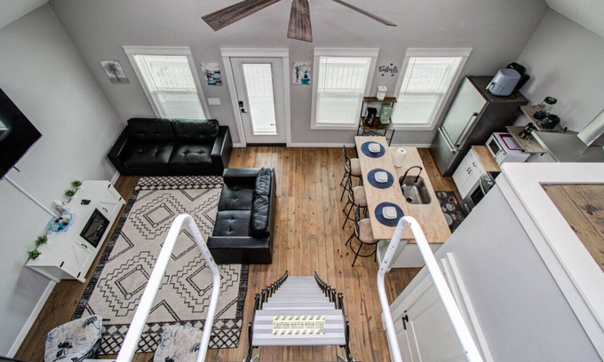 Port Bolivar House | Beach Getaway w/2 King Suites & 2 Min from Beach!