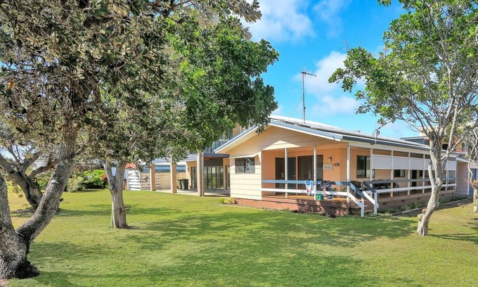 Woodgate House | Beach Holiday Escape @ Low Tide