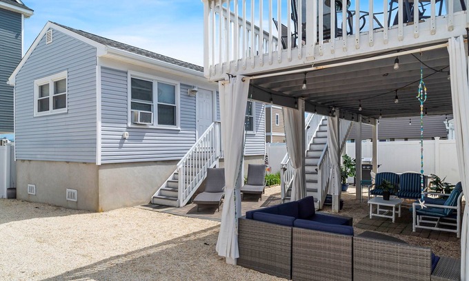 Seaside Heights House | Beach house 2 blocks from the board walk, parking, beach towels and badges
