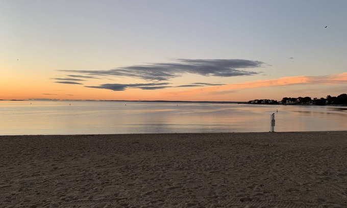 Cove - East Side - Shippan House | BEACH HOUSE, 2 MINITE WALK TO WEST BEACH, 40 MIN TO MANHATTEN