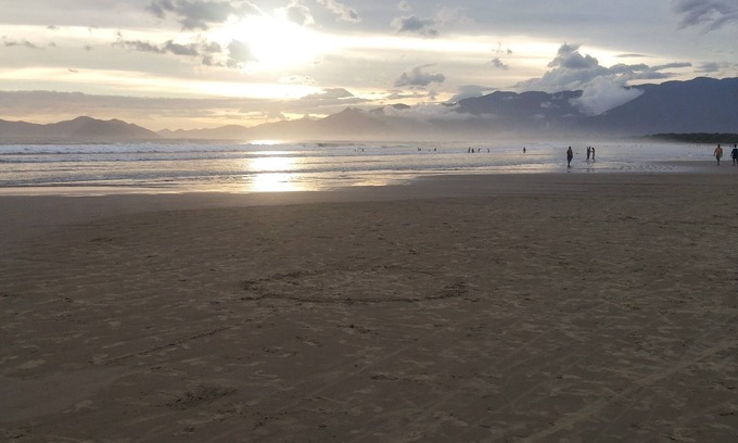 Jardim Santa Tereza House | Beach House - Bertioga Wi-Fi Fiber Home Office