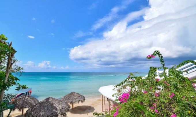 Negril Condo | Beach House Condos Jungle House Tree Top - 7Mile Beach Jamaica