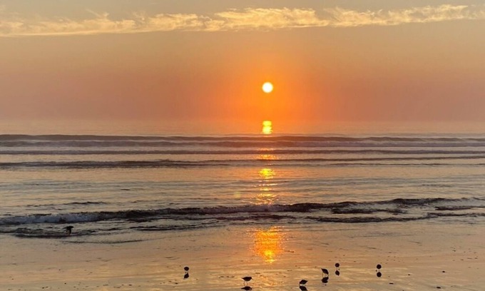 Allerton House | Beach House -discounted rates- 20 yards from Nantasket Beach