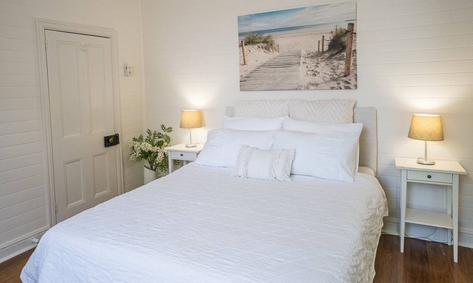 Stanwell Park House | Beach house full of character and charm 3 minutes walk to beach