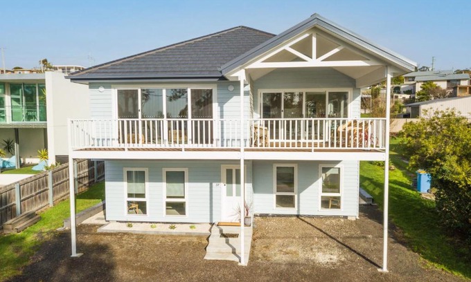 Bridport House | Beach House on Bentley