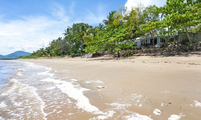 Machans Beach House | Beach House on Cinderella (absolute beachfront)