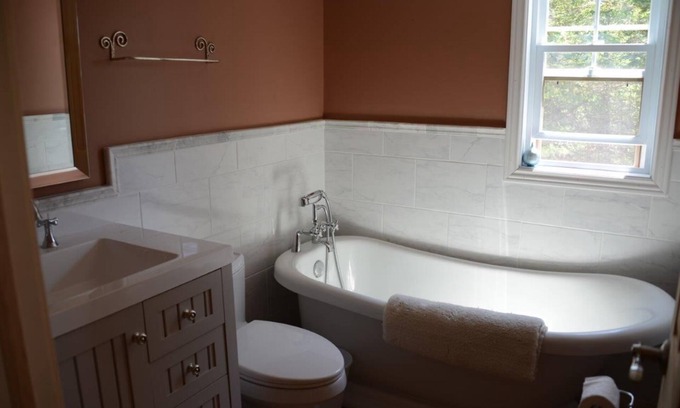 Manitoulin District Cottage | Beach house on Square Bay