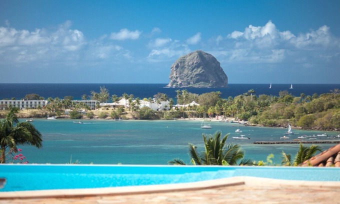Le Diamant Villa | Beach House sea view with pool