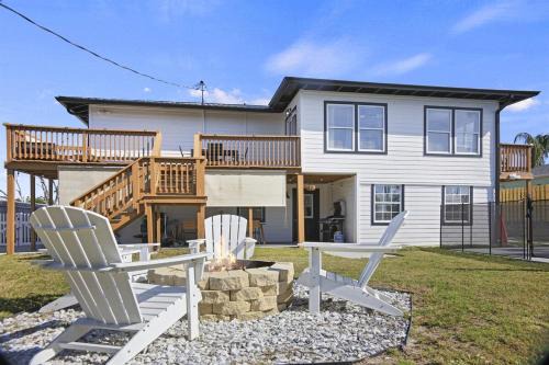 Marineland Acres House | Beach House with Heated Pool & Family Games