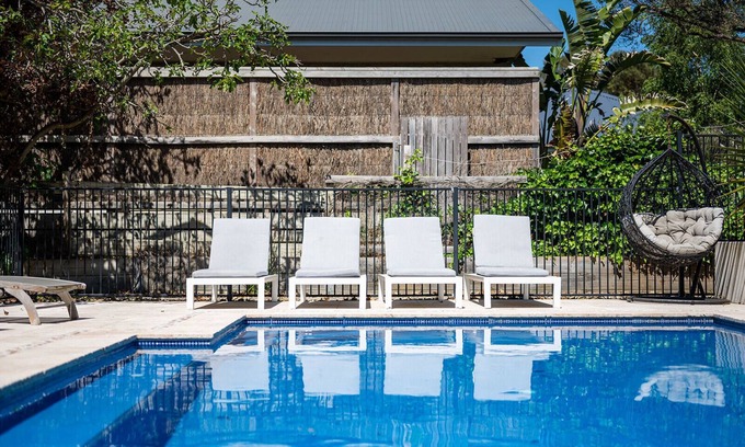 Blairgowrie House | Beach house with pool, tennis court, and spa bath. Walking distance to beach.