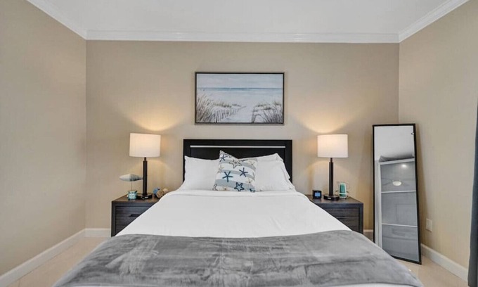 Hendricks and Venice Isles Apartment | Beach Isles: Modern 1BR Apartment in Fort Lauderdale with Patio