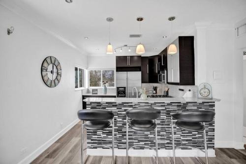 Hendricks and Venice Isles Apartment | Beach Isles Modern 1BR Apartment in Fort Lauderdale