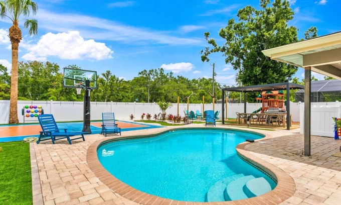 Largo House | Beach & Jungle + Pool + Mini Golf+ Basketball