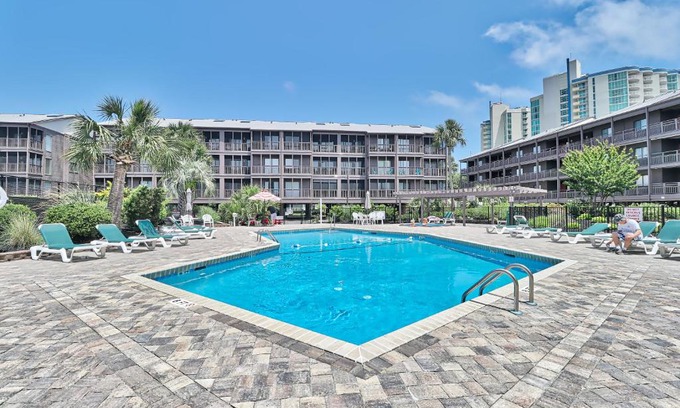 Ocean Drive House | Beach &nightlife 3BR/2.5 BA service dog friendly