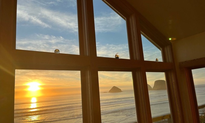 Tillamook House | Beach, Please!nModern Oceanfront Haven