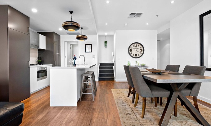 Glenelg Apartment | Beach Retreat Townhouse Glenelg