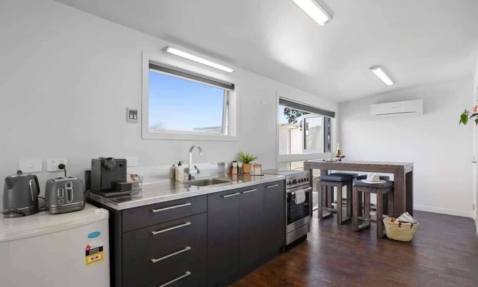 Fitzroy Apartment | Beach Studio - coastal escape near Fitzroy Beach