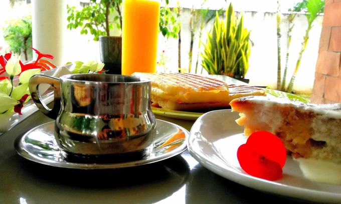 Calodyne House | Beach studio,private veranda + breakfast