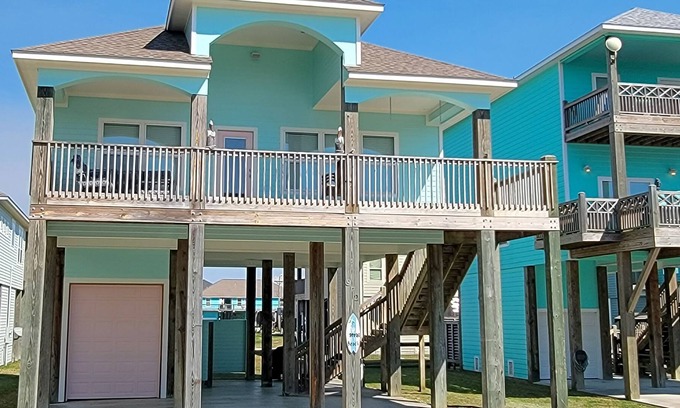 Port Bolivar Cabin | ~ Beach view ~ Custom 2 bedroom 2 bathroom~ short walk to the beach