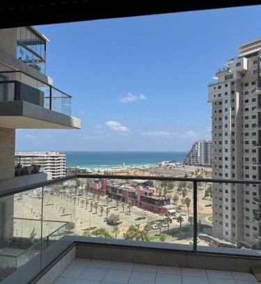 Rishon LeTsiyon Apartment | Beach view
