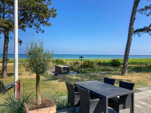 Hou House | Beach Villa With Private Pier In Hou