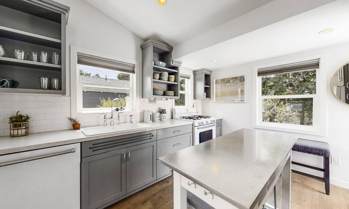 Huntington Beach House | Beach Walk Bungalow - Downtown HB - Walk Everywhere 1/2 mi. to Sand-Pier-Main St