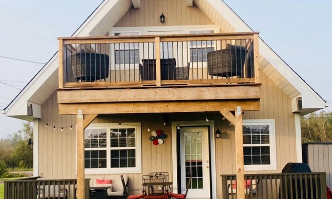 Cap-Pele House | Beach Wood Chalet in Cap-Pelé, NBn