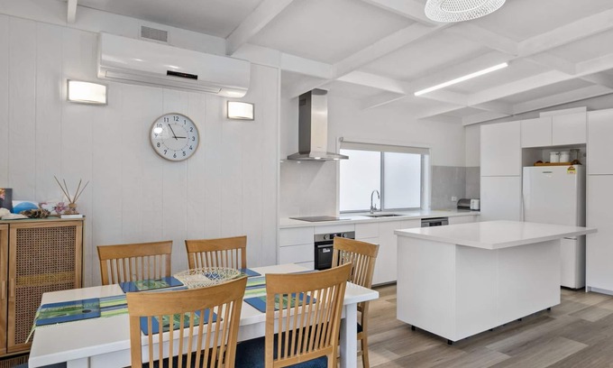 Smiths Beach House | Beachcomber Getaway