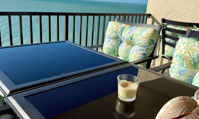 Marco Island Condo | Beachfront 2BR, 2BA on Gulf of America 15th-Floor Direct Pool & Hot Tub Access