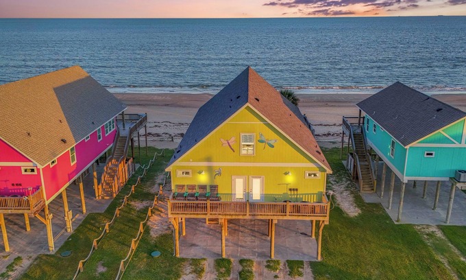 Port Bolivar House | Beachfront 5BR | Hot Tub, Game Room, Mini Golf & More