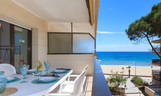 Vilafortuny Apartment | Beachfront Apartment for 4 people with Air Conditioner - UHC TXINGUDI 139